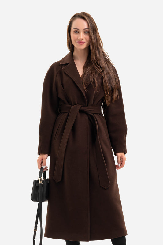Women's coat with an accentuated waist