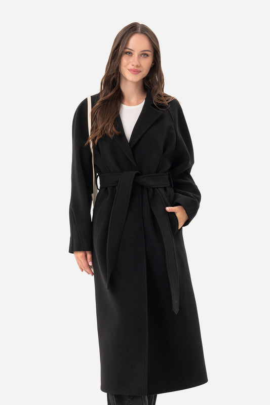 Women's coat with an accentuated waist