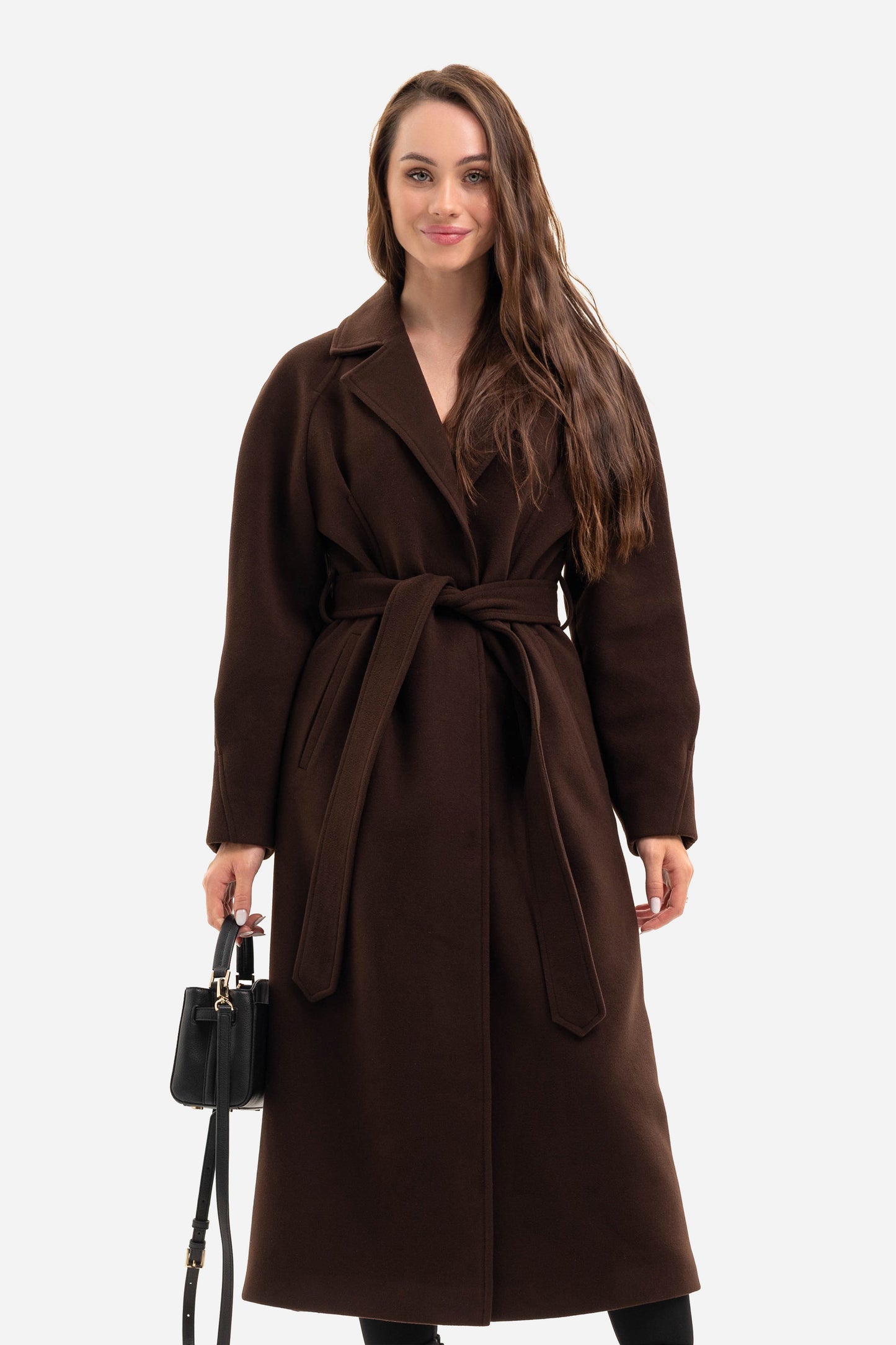 Women's coat with an accentuated waist