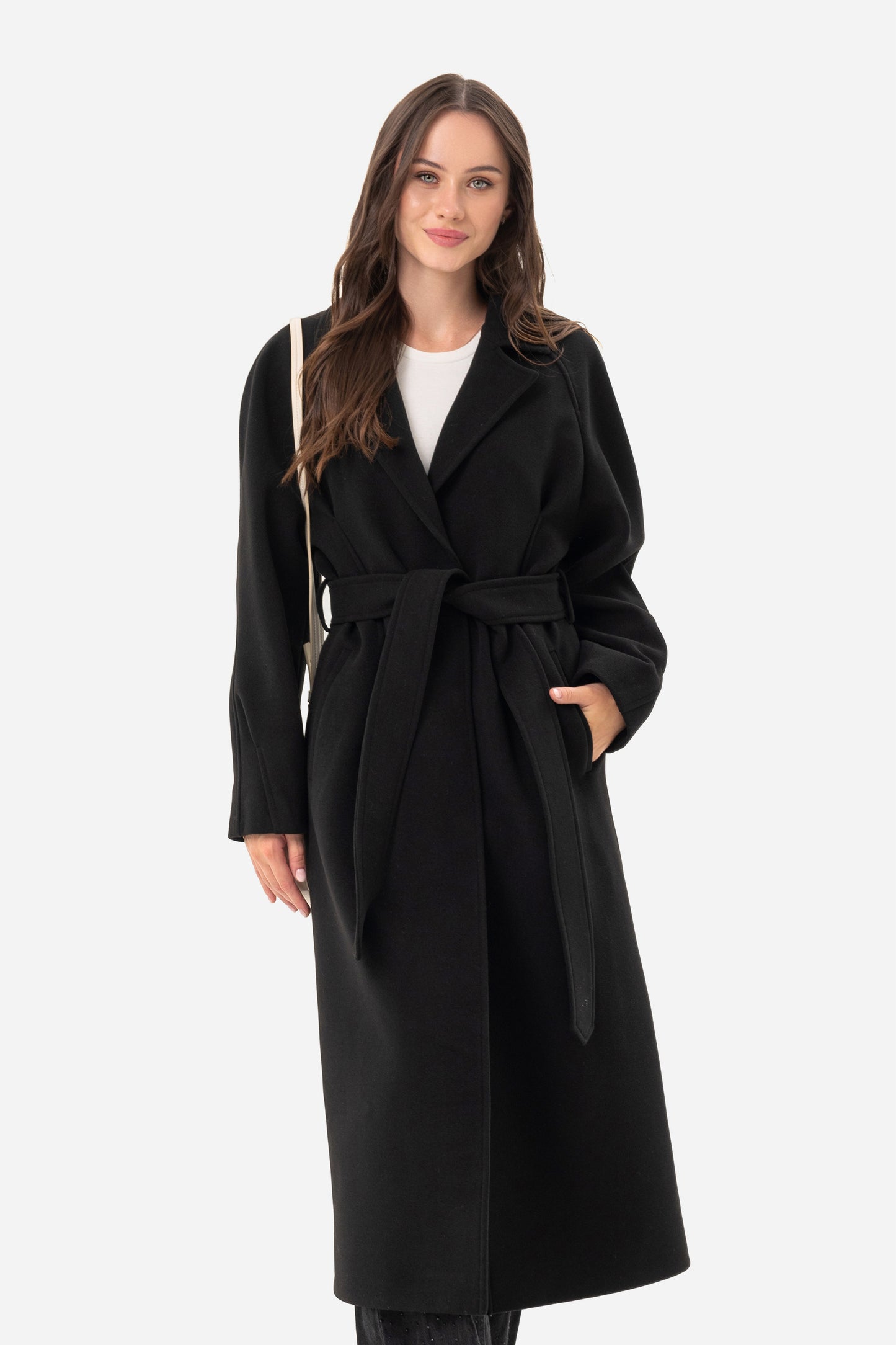 Women's coat with an accentuated waist