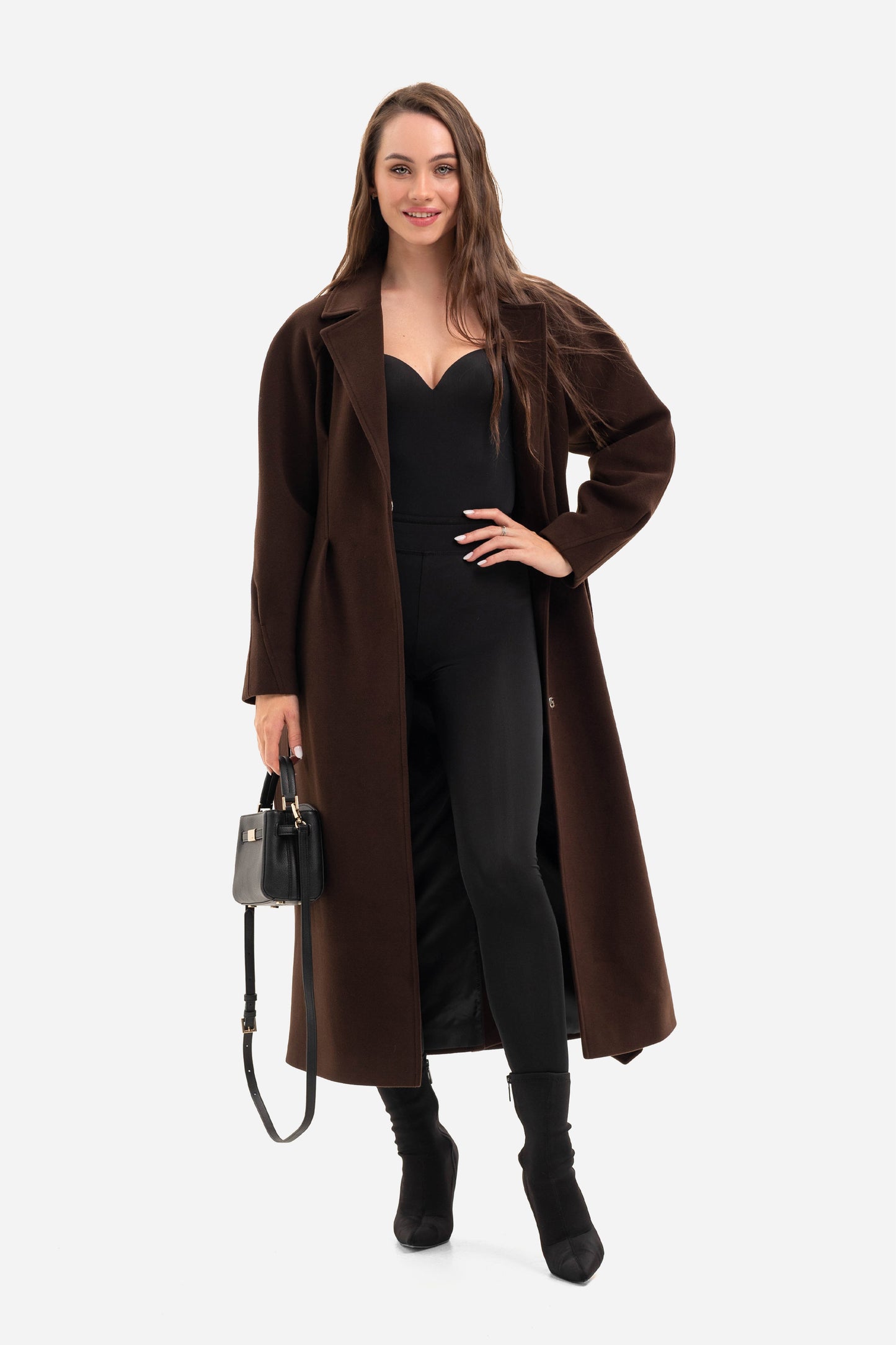 Women's coat with an accentuated waist