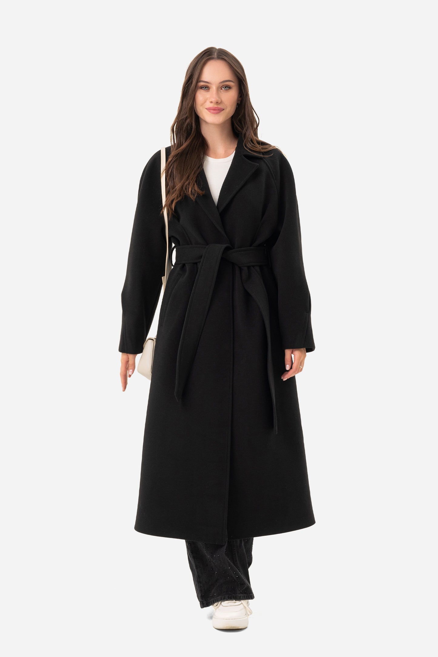 Women's coat with an accentuated waist