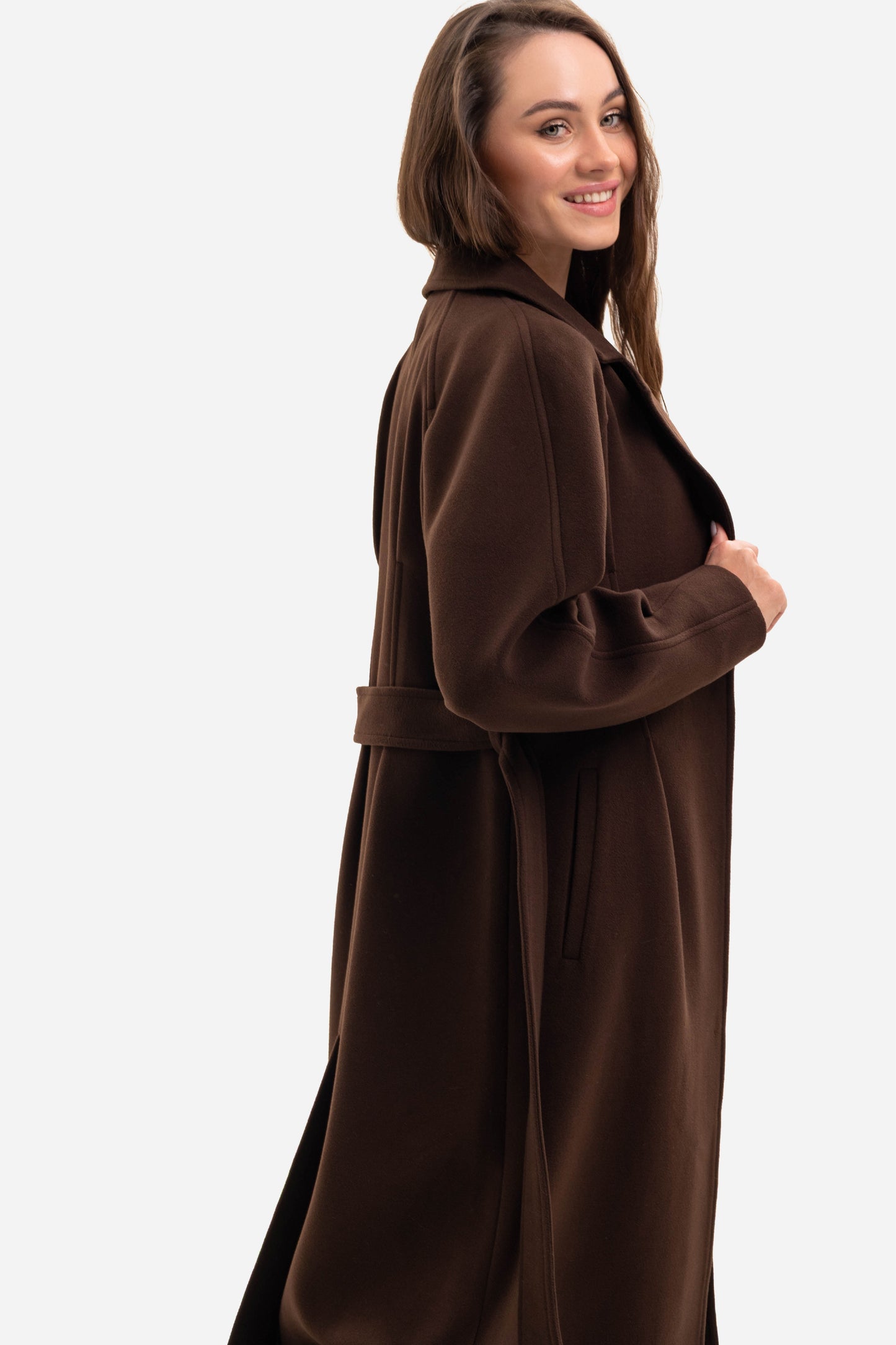 Women's coat with an accentuated waist