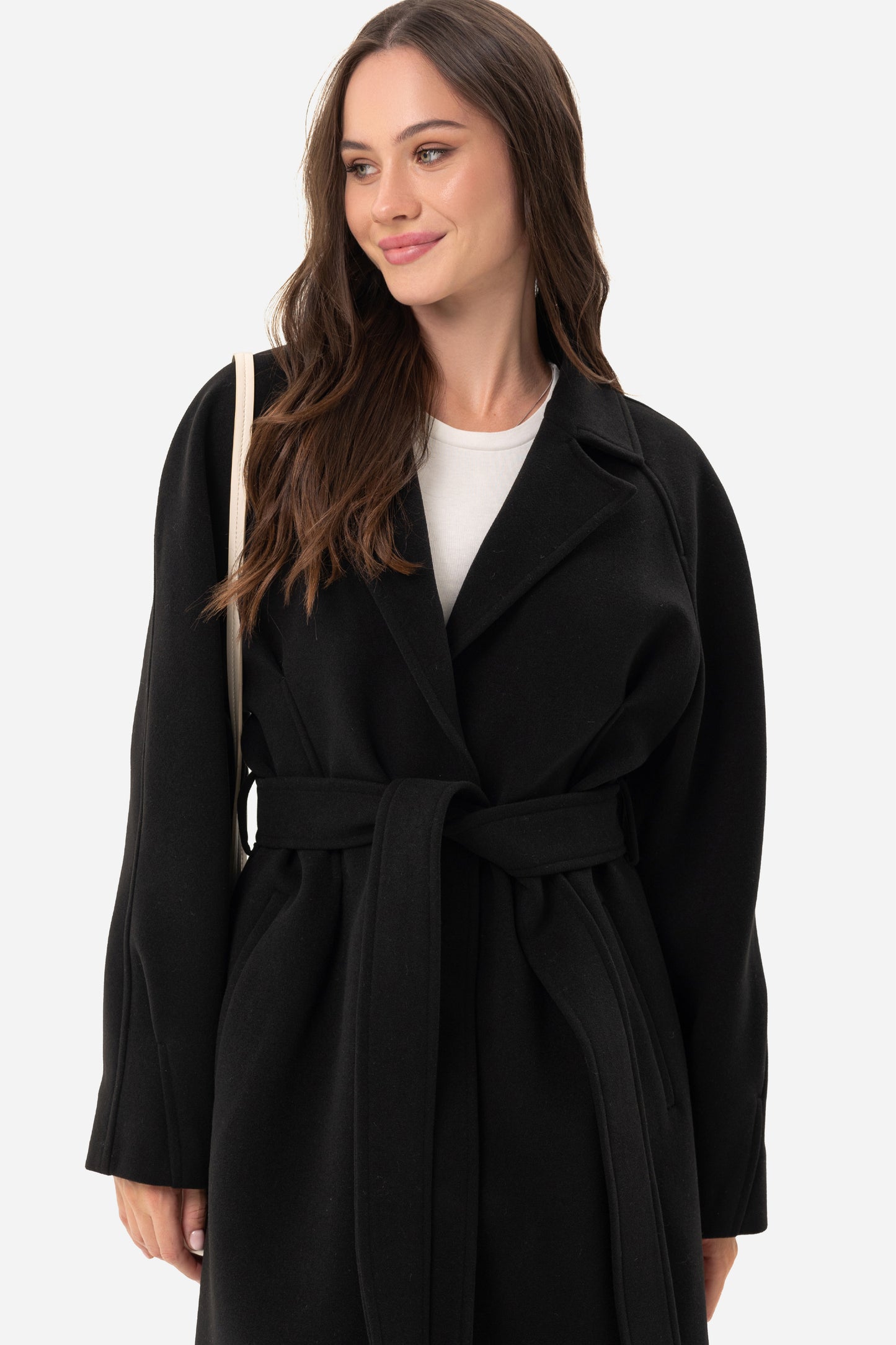 Women's coat with an accentuated waist