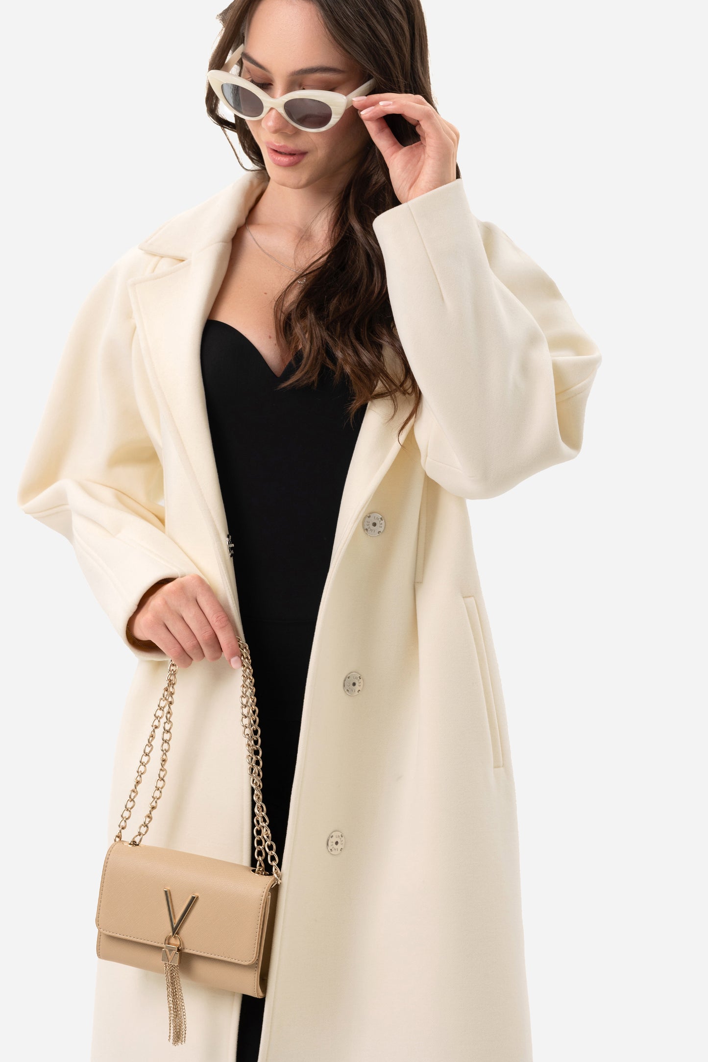 Women's coat with an accentuated waist