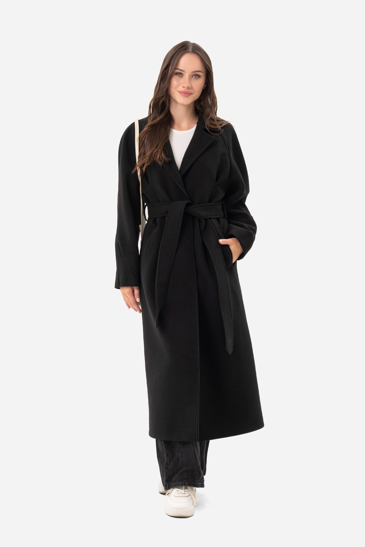 Women's coat with an accentuated waist
