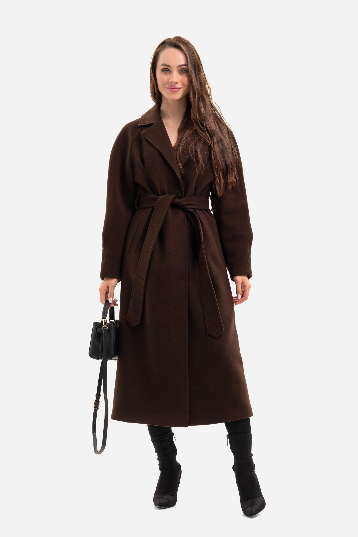 Women's coat with an accentuated waist
