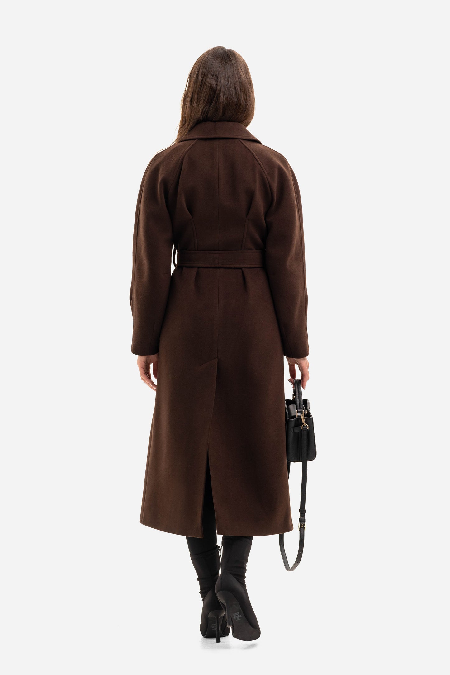 Women's coat with an accentuated waist
