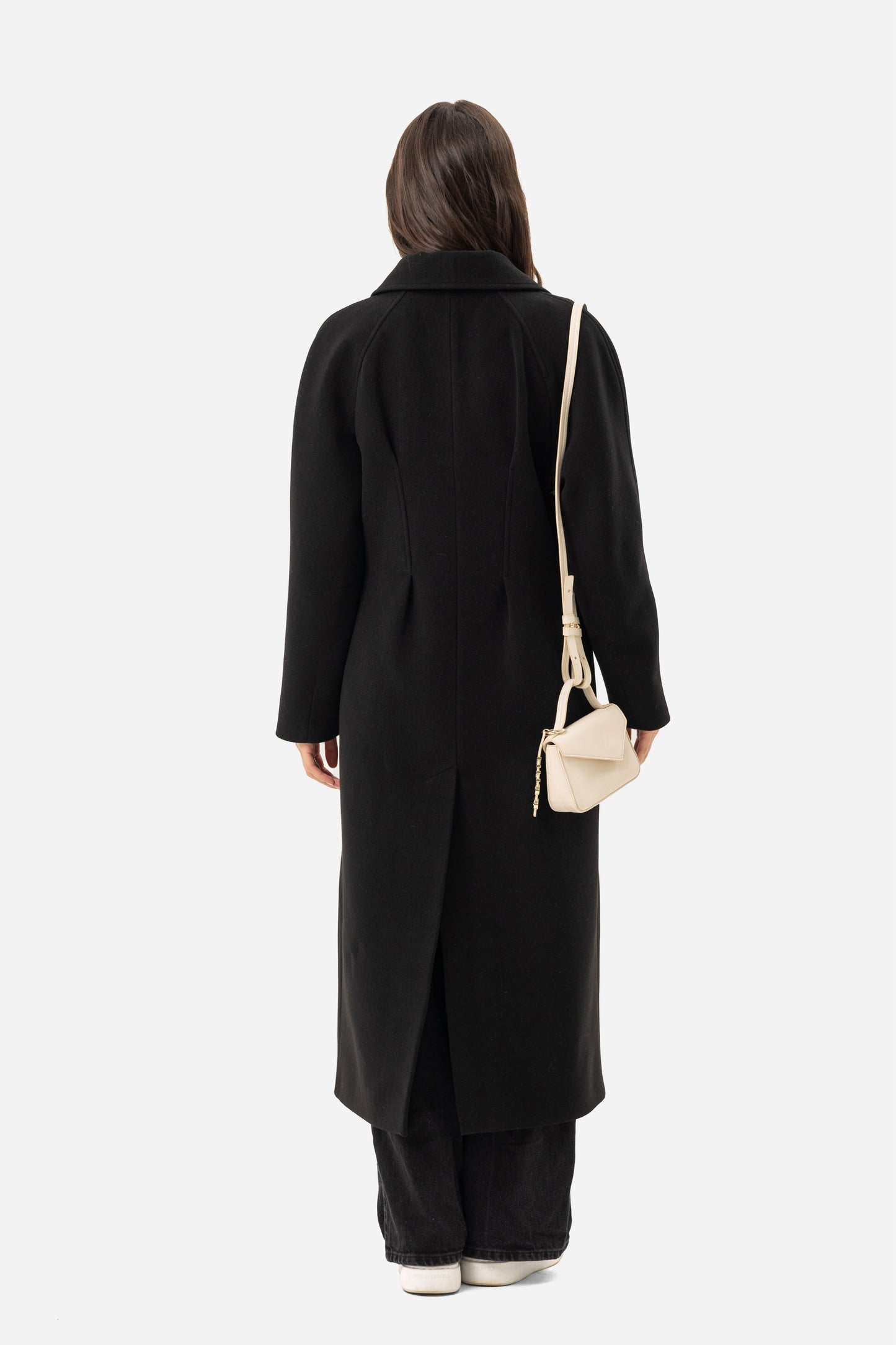 Women's coat with an accentuated waist