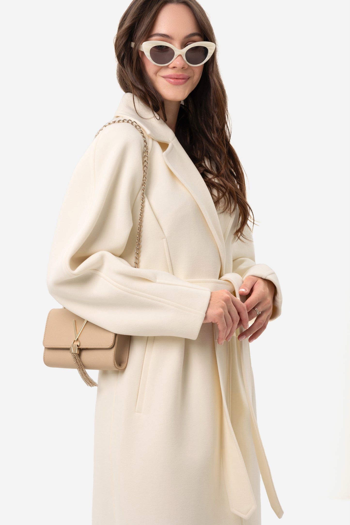 Women's coat with an accentuated waist